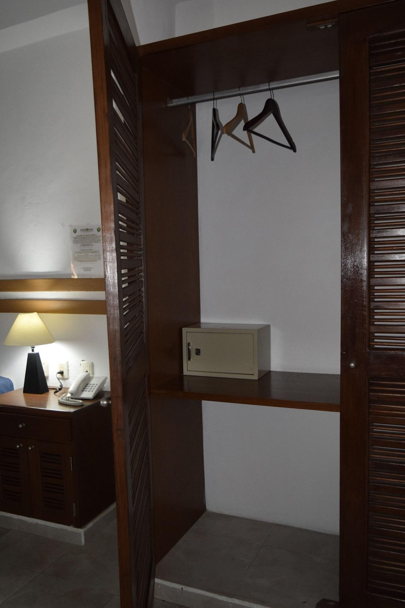 Hotel Plaza Almendros, Isla Mujeres Bagian luar foto