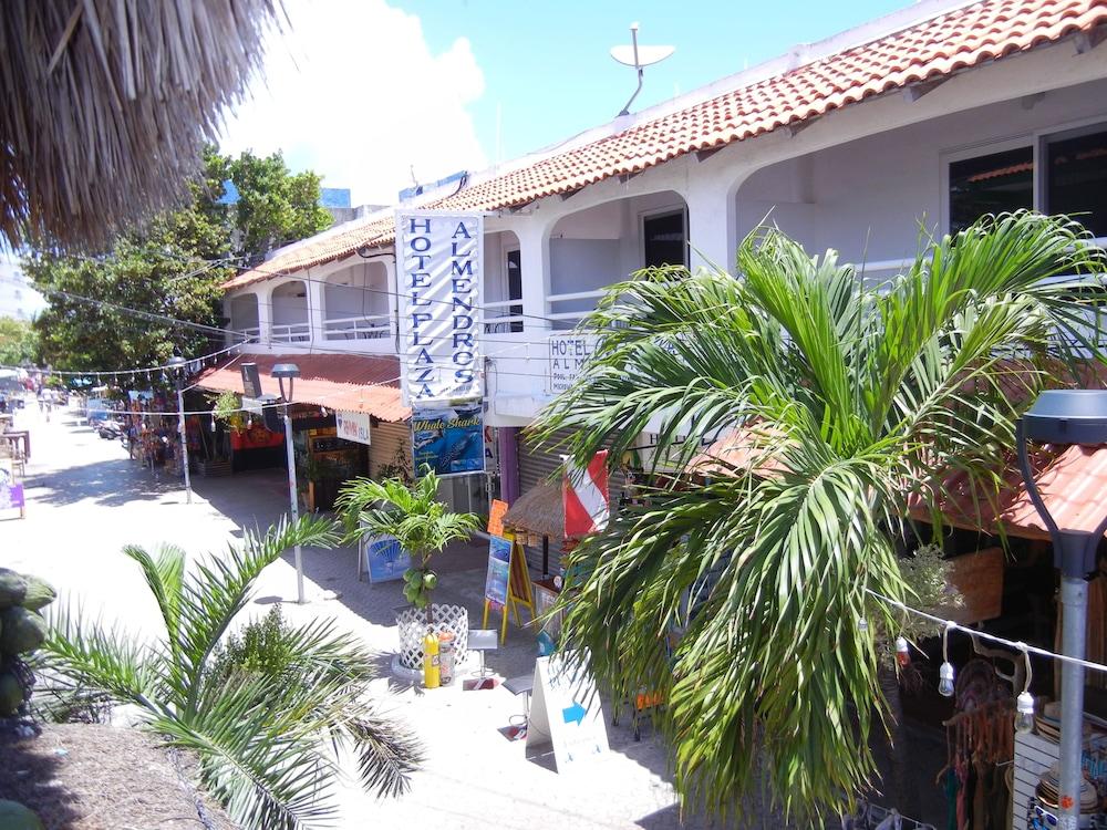 Hotel Plaza Almendros, Isla Mujeres Bagian luar foto
