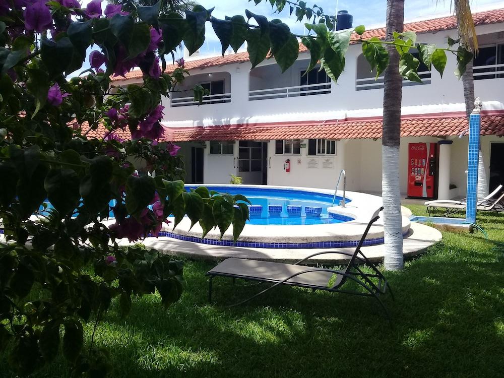 Hotel Plaza Almendros, Isla Mujeres Bagian luar foto