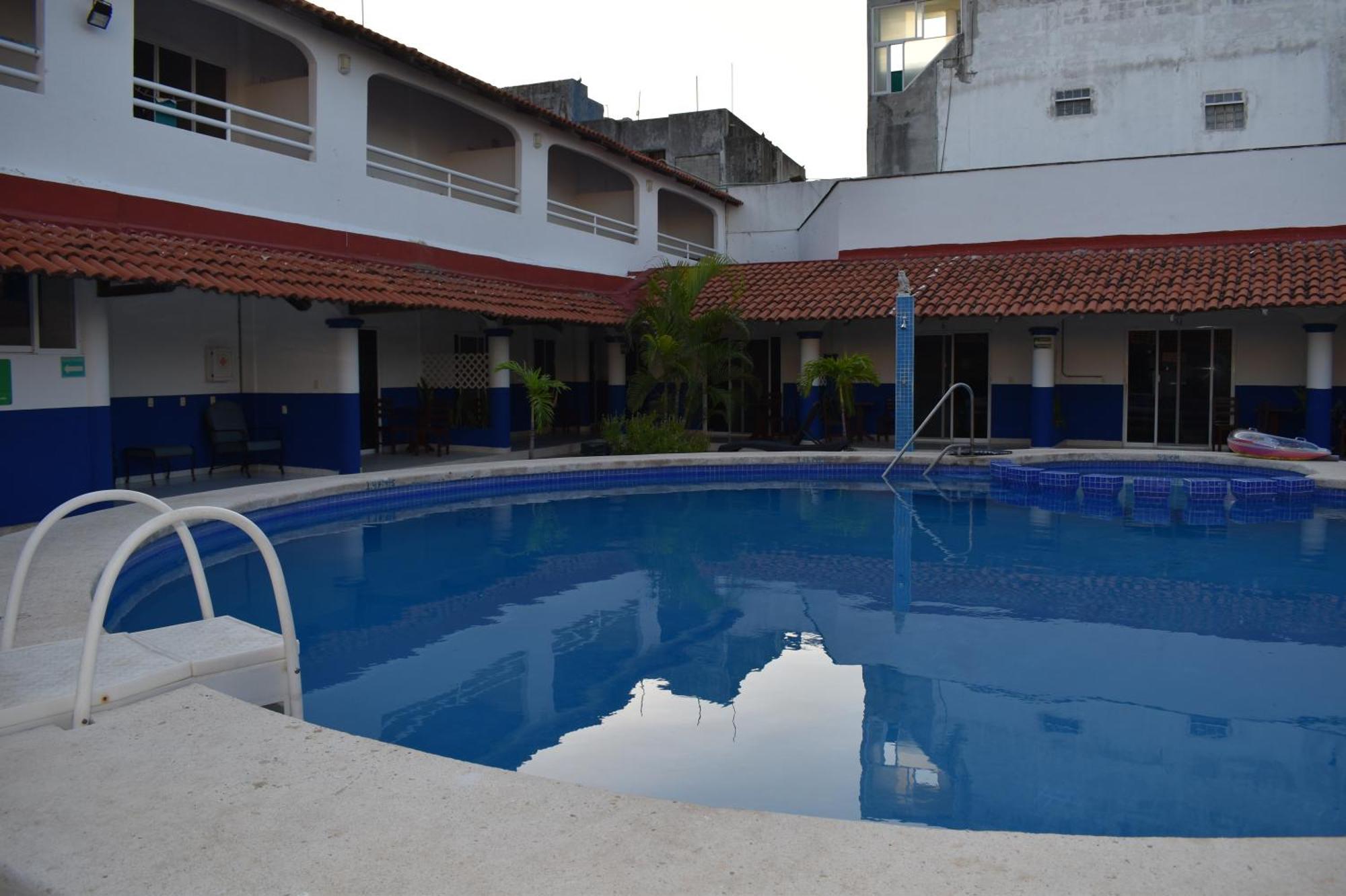 Hotel Plaza Almendros, Isla Mujeres Bagian luar foto
